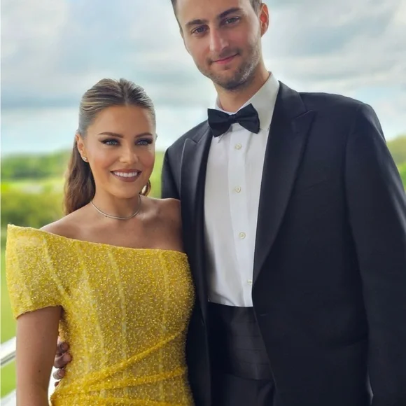 Elegant Yellow Evening Gown - Picture 5 of 5